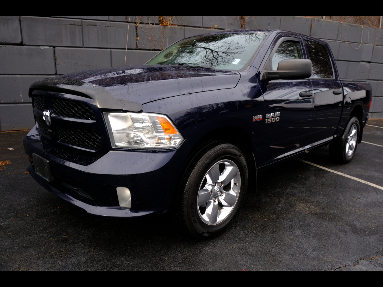 2018 RAM 1500 Express 4x4 Crew Cab 5'7" Box