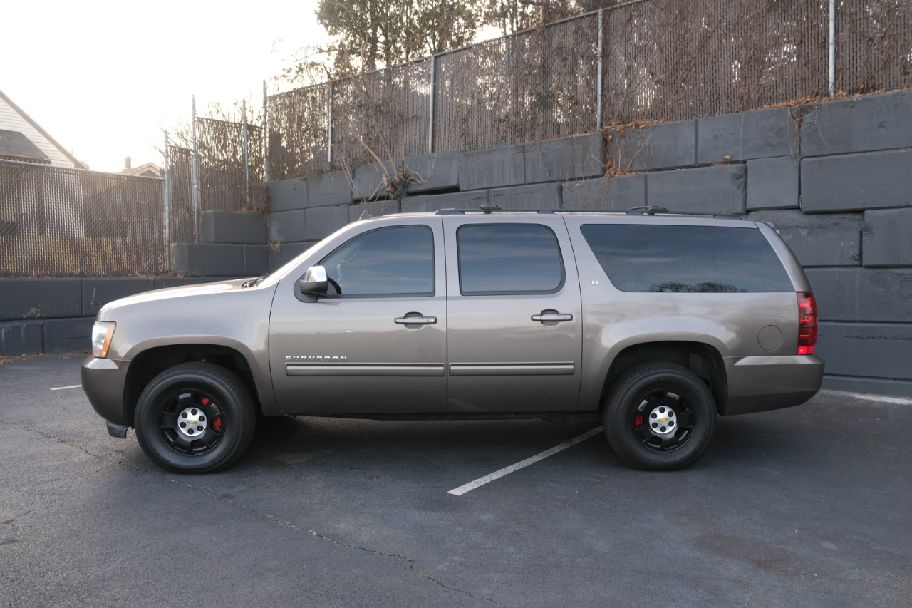 Chevrolet Suburban 4WD 4dr 1500 LT 2011