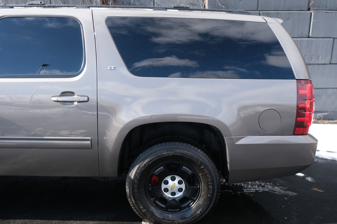 Chevrolet Suburban 4WD 4dr 1500 LT 2011
