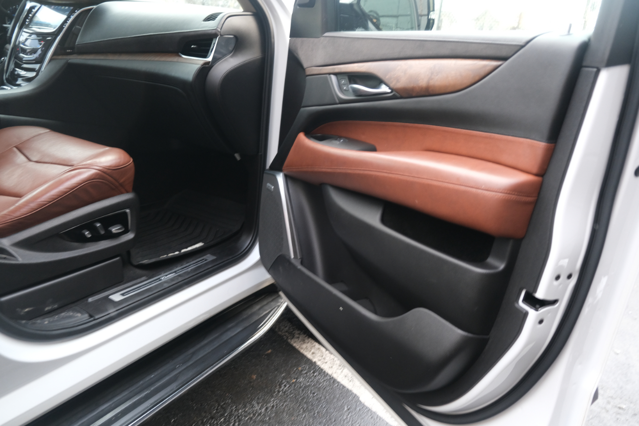 Cadillac Escalade ESV 4dr AWD Platinum Edition 2017