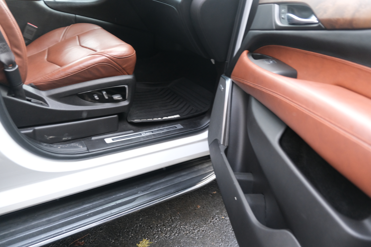 Cadillac Escalade ESV 4dr AWD Platinum Edition 2017