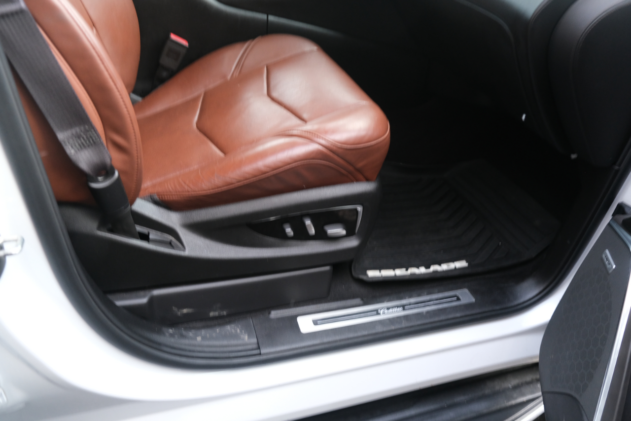 Cadillac Escalade ESV 4dr AWD Platinum Edition 2017