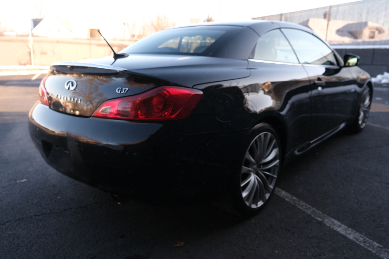 Infiniti G37 Convertible 2dr Base 2012