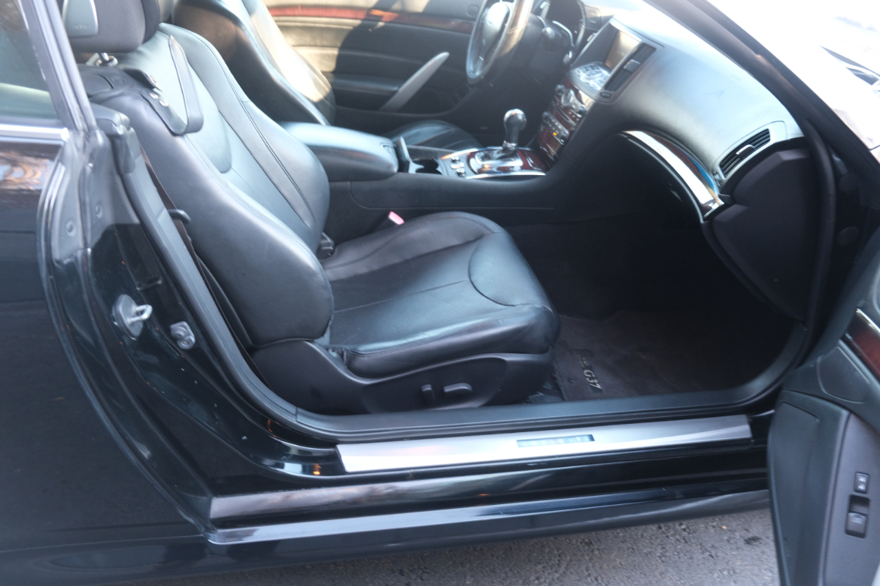 Infiniti G37 Convertible 2dr Base 2012