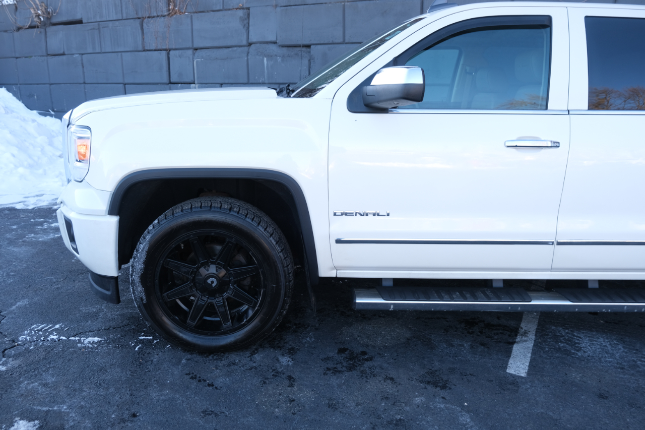 GMC Sierra 1500 4WD Crew Cab 143.5" Denali 2015