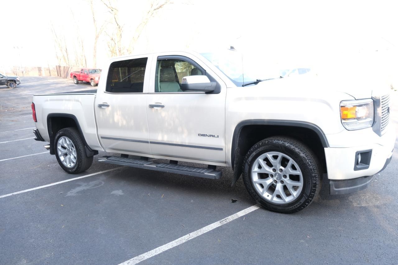 GMC Sierra 1500 4WD Crew Cab 143.5" Denali 2015
