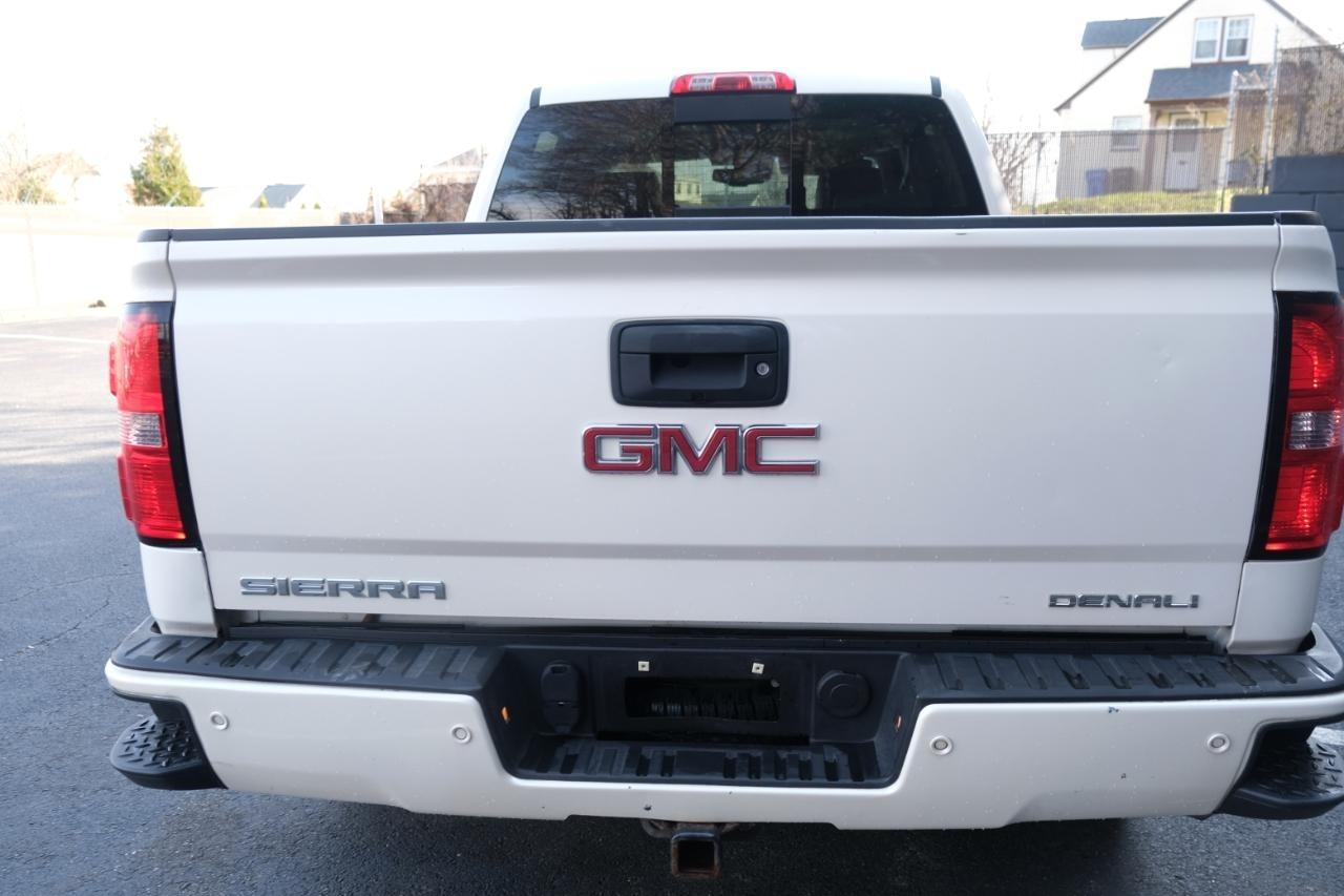 GMC Sierra 1500 4WD Crew Cab 143.5" Denali 2015