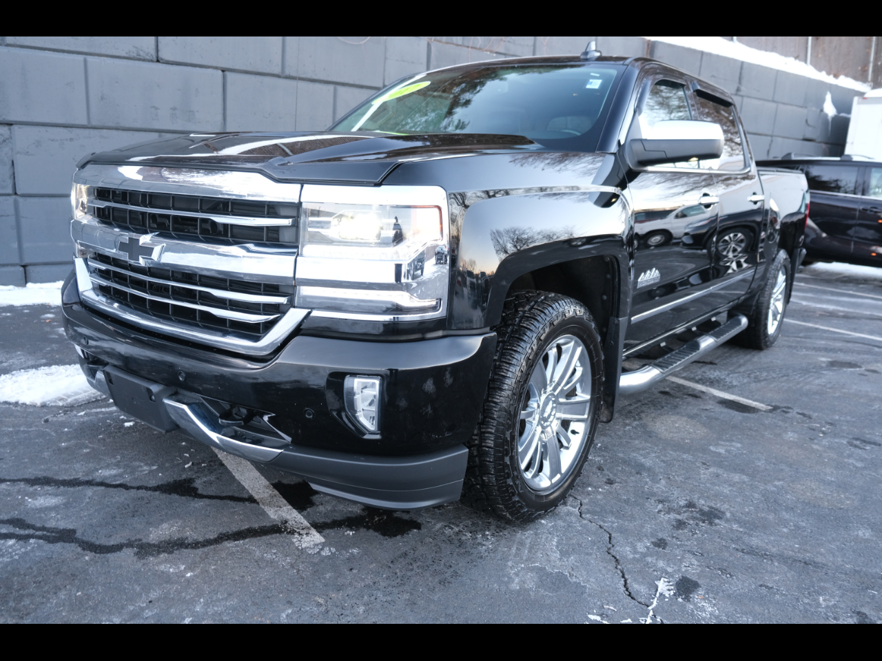2017 Chevrolet Silverado 1500 4WD Crew Cab 143.5" High Country