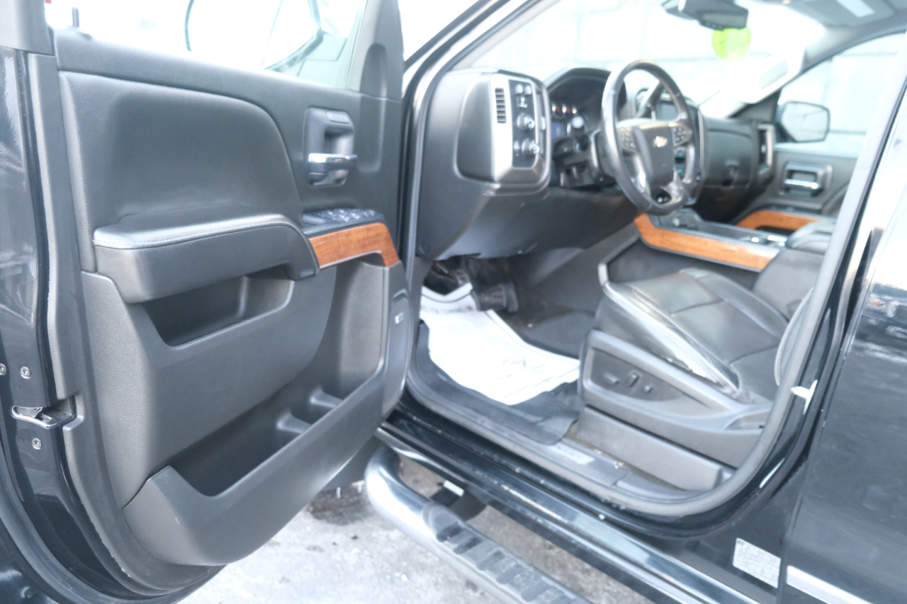 Chevrolet Silverado 1500 4WD Crew Cab 143.5" High Country 2017