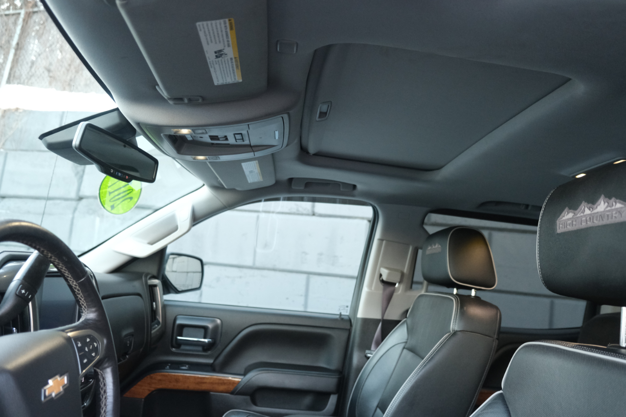 Chevrolet Silverado 1500 4WD Crew Cab 143.5" High Country 2017