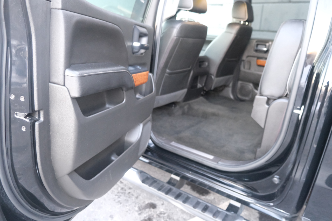 Chevrolet Silverado 1500 4WD Crew Cab 143.5" High Country 2017