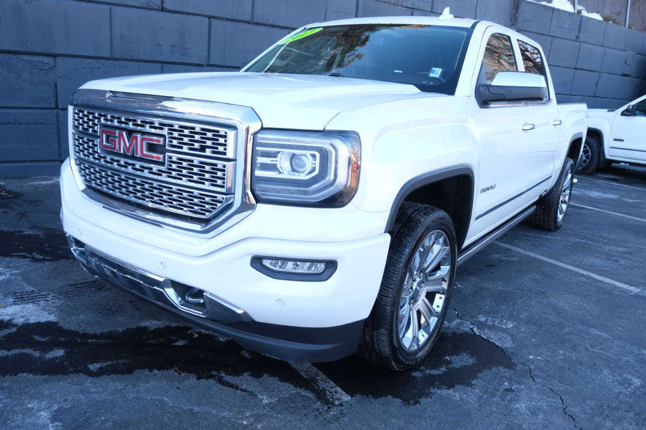 GMC Sierra 1500 4WD Crew Cab 143.5" Denali 2017