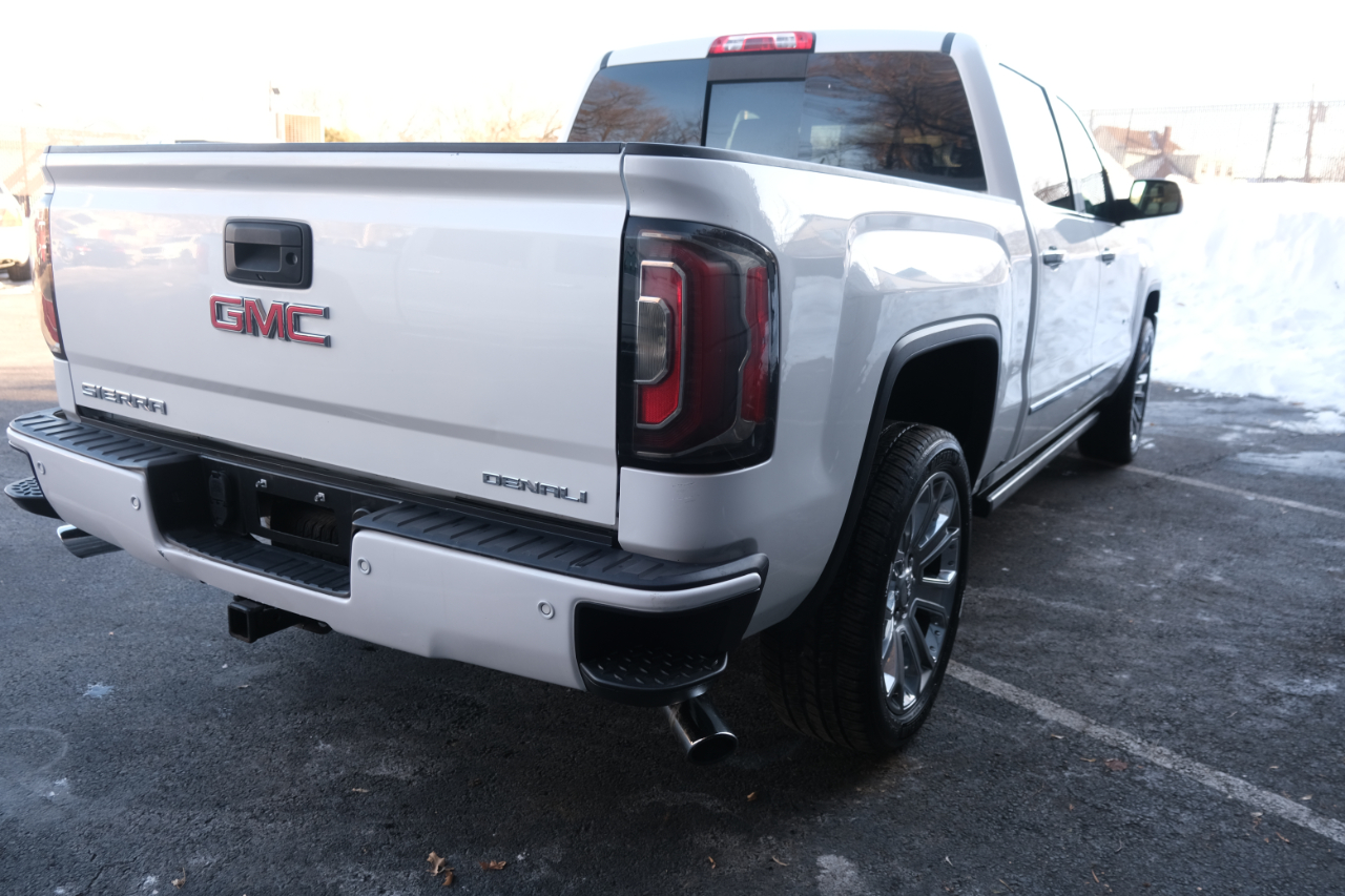 GMC Sierra 1500 4WD Crew Cab 143.5" Denali 2017
