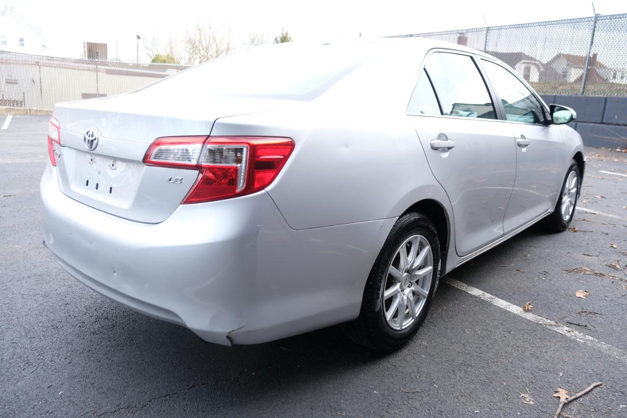 Toyota Camry 4dr Sdn I4 Auto LE (Natl) 2012