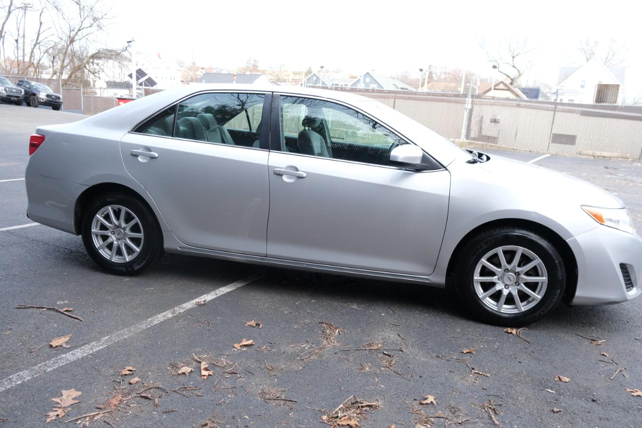 Toyota Camry 4dr Sdn I4 Auto LE (Natl) 2012