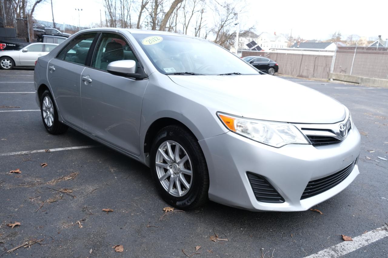 Toyota Camry 4dr Sdn I4 Auto LE (Natl) 2012
