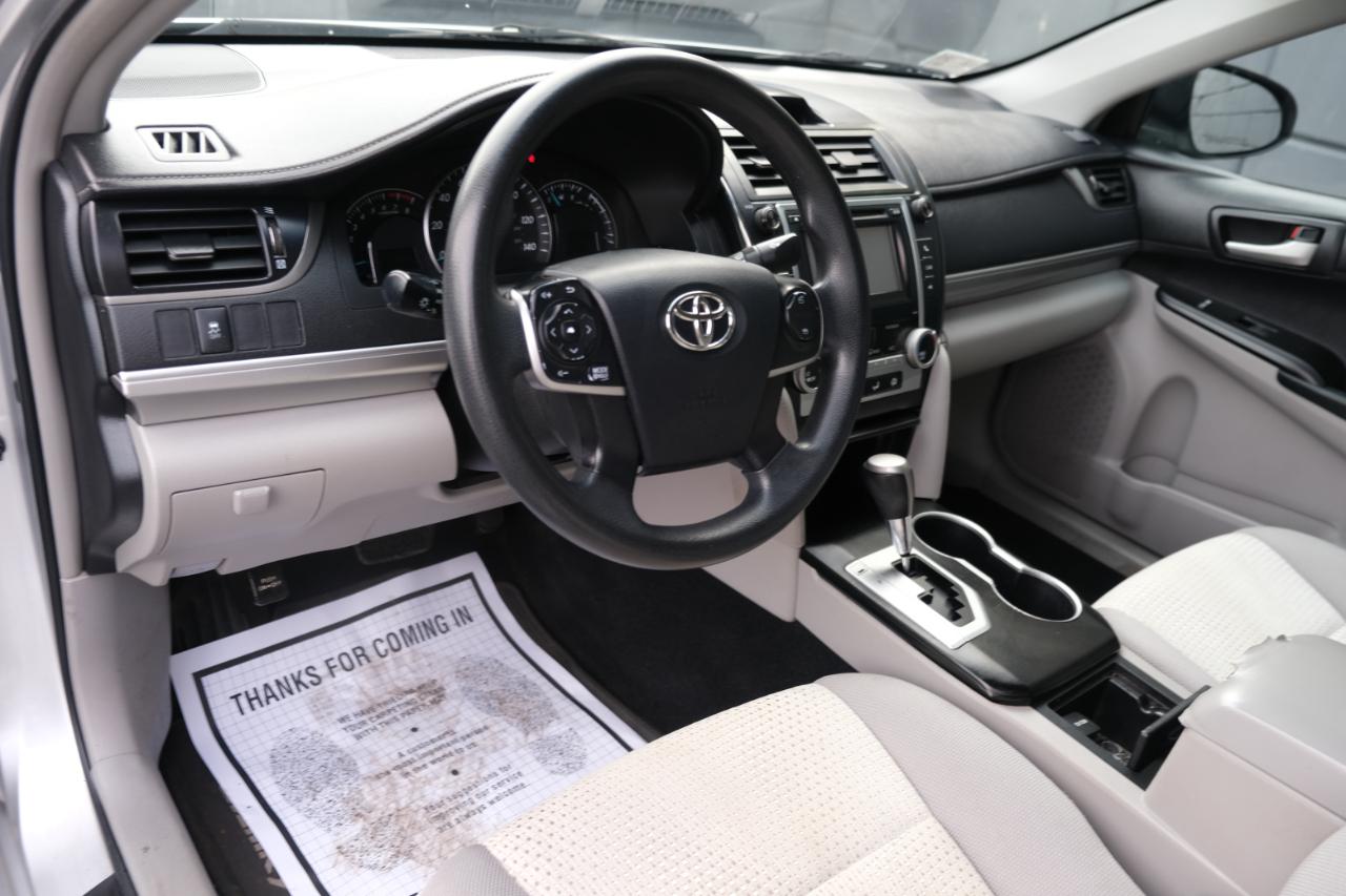Toyota Camry 4dr Sdn I4 Auto LE (Natl) 2012