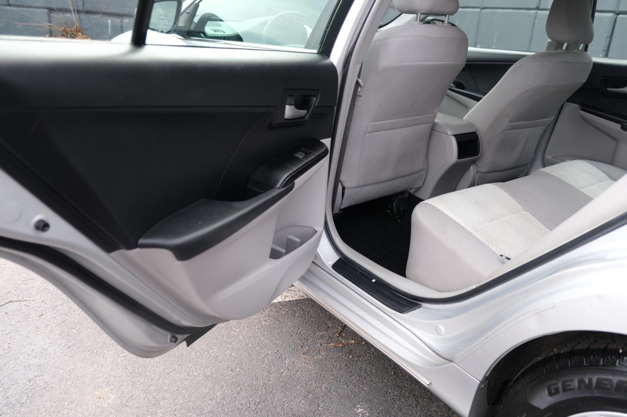 Toyota Camry 4dr Sdn I4 Auto LE (Natl) 2012