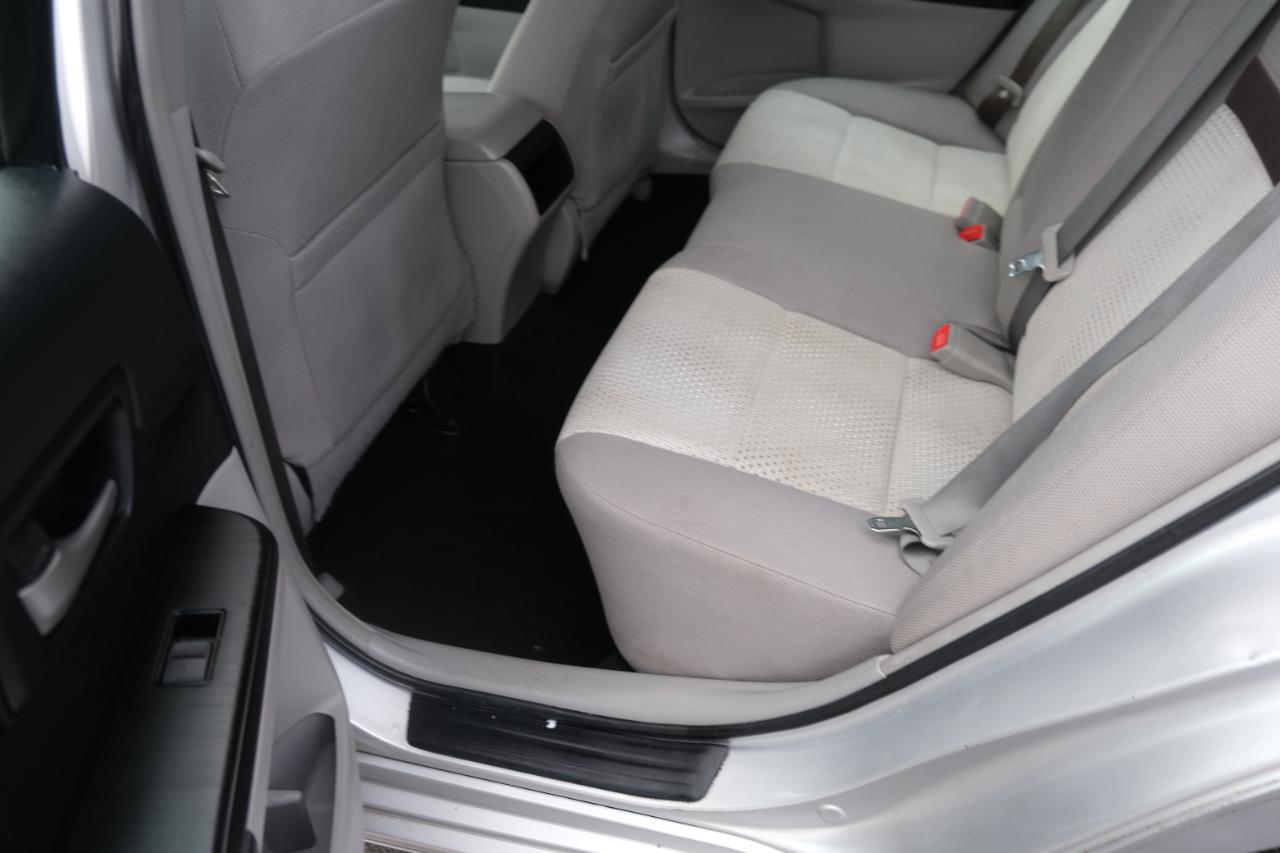 Toyota Camry 4dr Sdn I4 Auto LE (Natl) 2012