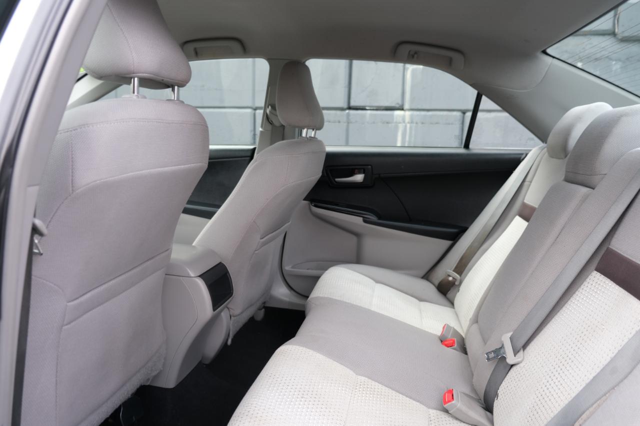 Toyota Camry 4dr Sdn I4 Auto LE (Natl) 2012