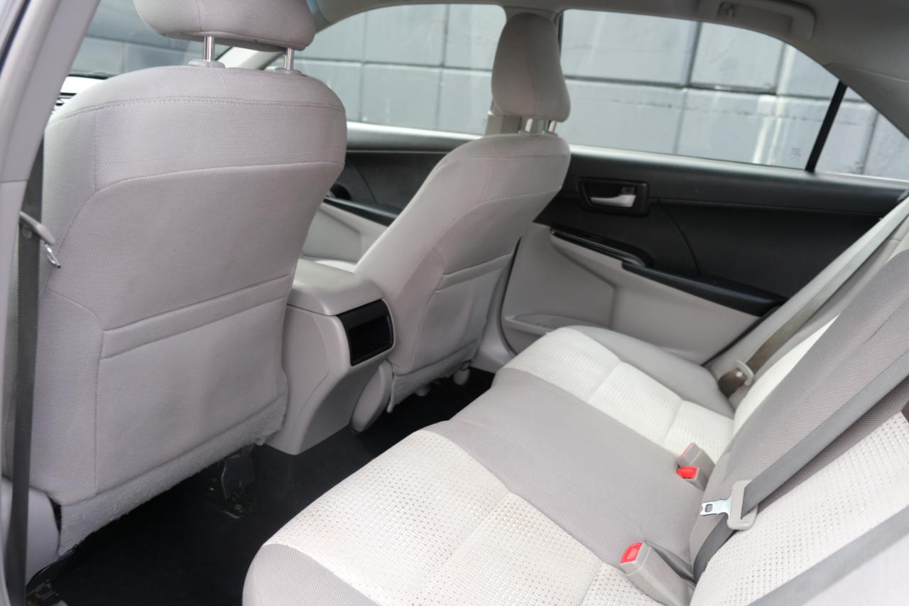 Toyota Camry 4dr Sdn I4 Auto LE (Natl) 2012