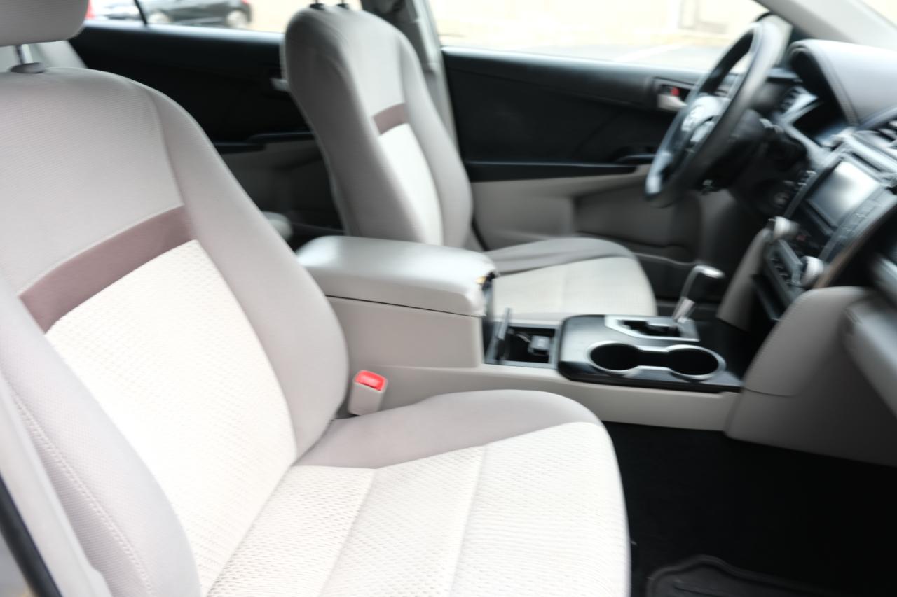 Toyota Camry 4dr Sdn I4 Auto LE (Natl) 2012