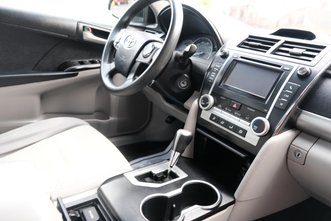 Toyota Camry 4dr Sdn I4 Auto LE (Natl) 2012
