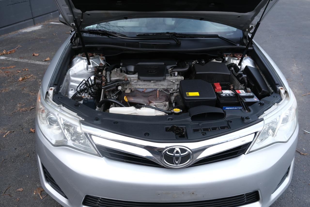 Toyota Camry 4dr Sdn I4 Auto LE (Natl) 2012