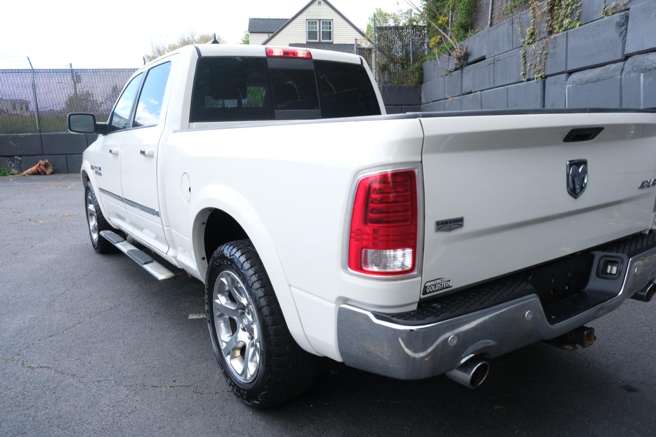 RAM 1500 4WD Crew Cab 149" Laramie 2016