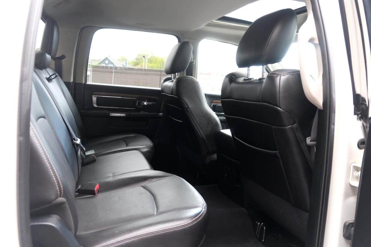 RAM 1500 4WD Crew Cab 149" Laramie 2016