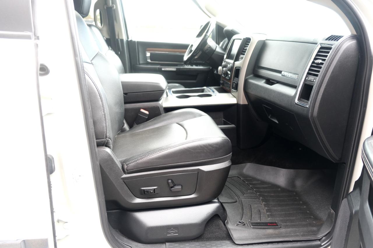 RAM 1500 4WD Crew Cab 149" Laramie 2016