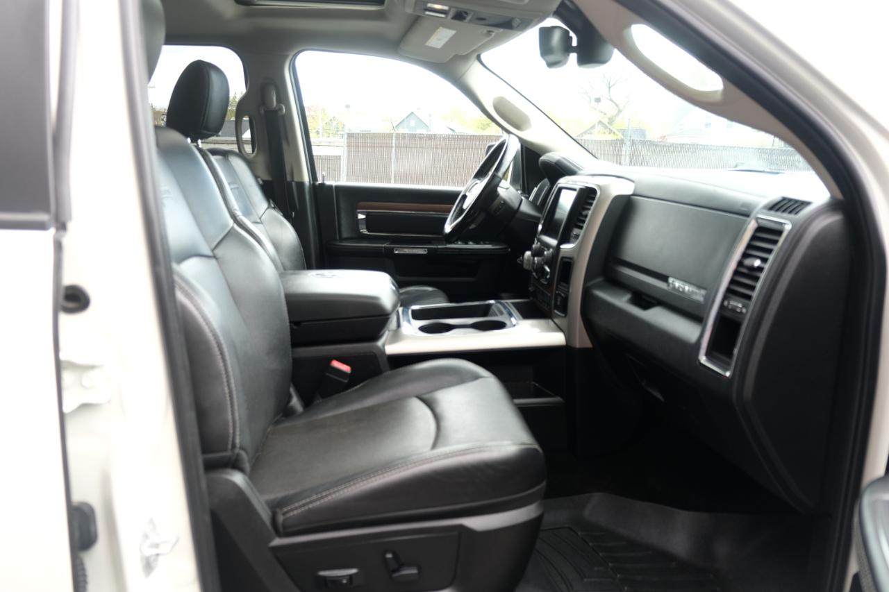 RAM 1500 4WD Crew Cab 149" Laramie 2016