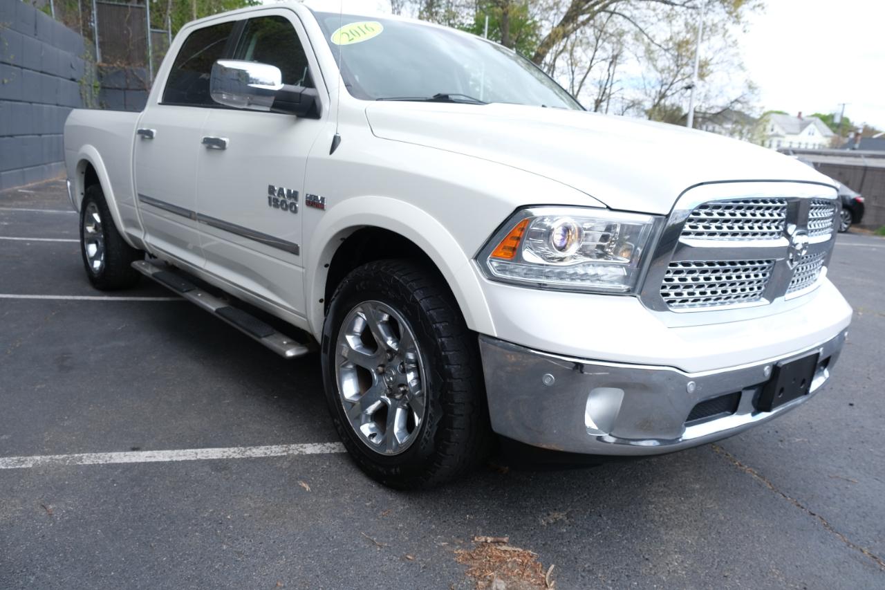 RAM 1500 4WD Crew Cab 149" Laramie 2016