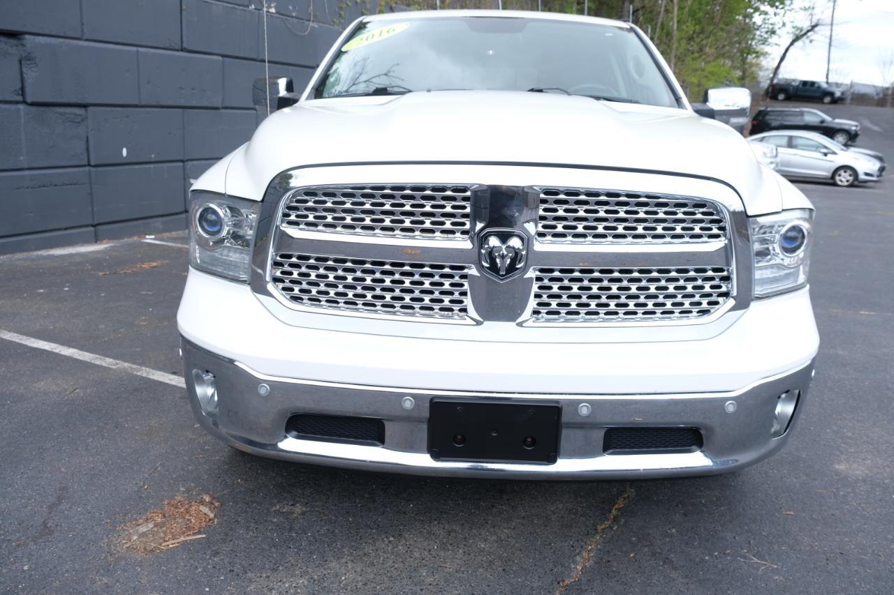RAM 1500 4WD Crew Cab 149" Laramie 2016