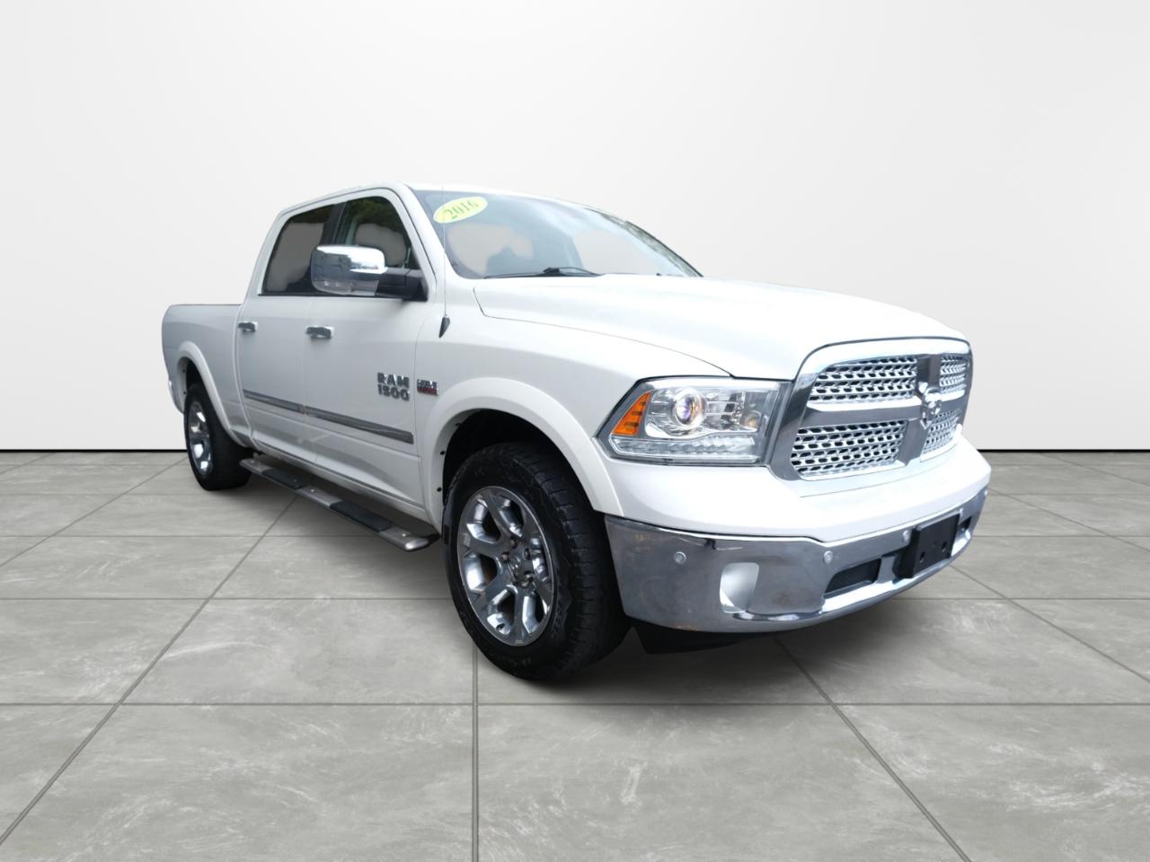 RAM 1500 4WD Crew Cab 149" Laramie 2016