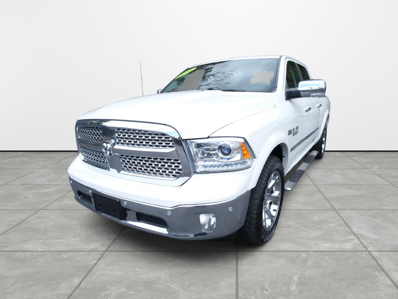 2016 RAM 1500 4WD Crew Cab 149" Laramie