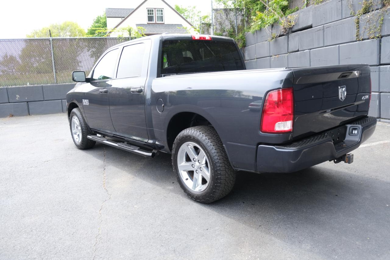 RAM 1500 Express 4x4 Crew Cab 5'7" Box 2017