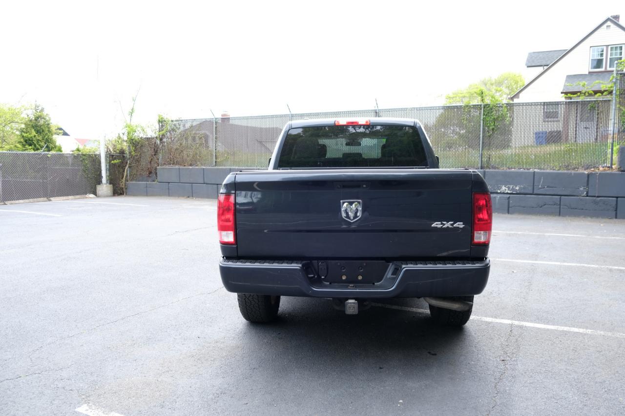 RAM 1500 Express 4x4 Crew Cab 5'7" Box 2017