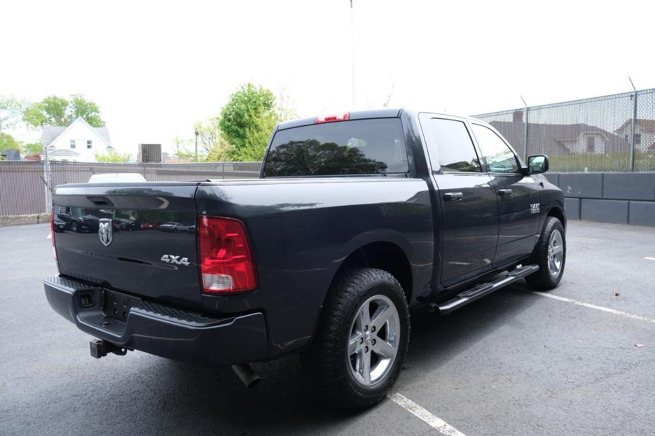 RAM 1500 Express 4x4 Crew Cab 5'7" Box 2017
