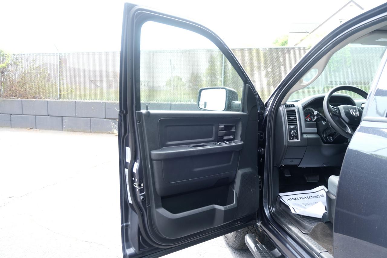 RAM 1500 Express 4x4 Crew Cab 5'7" Box 2017