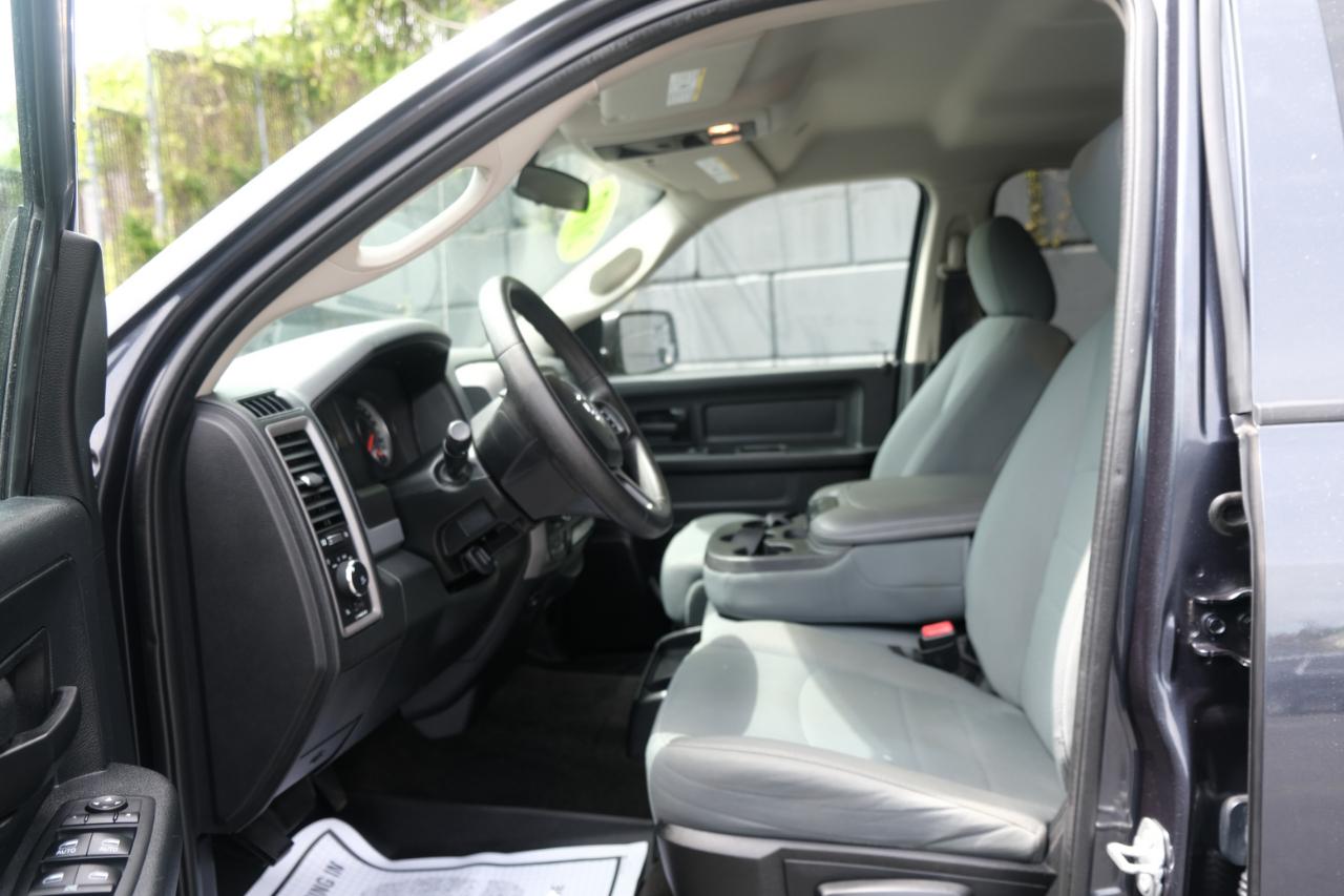 RAM 1500 Express 4x4 Crew Cab 5'7" Box 2017