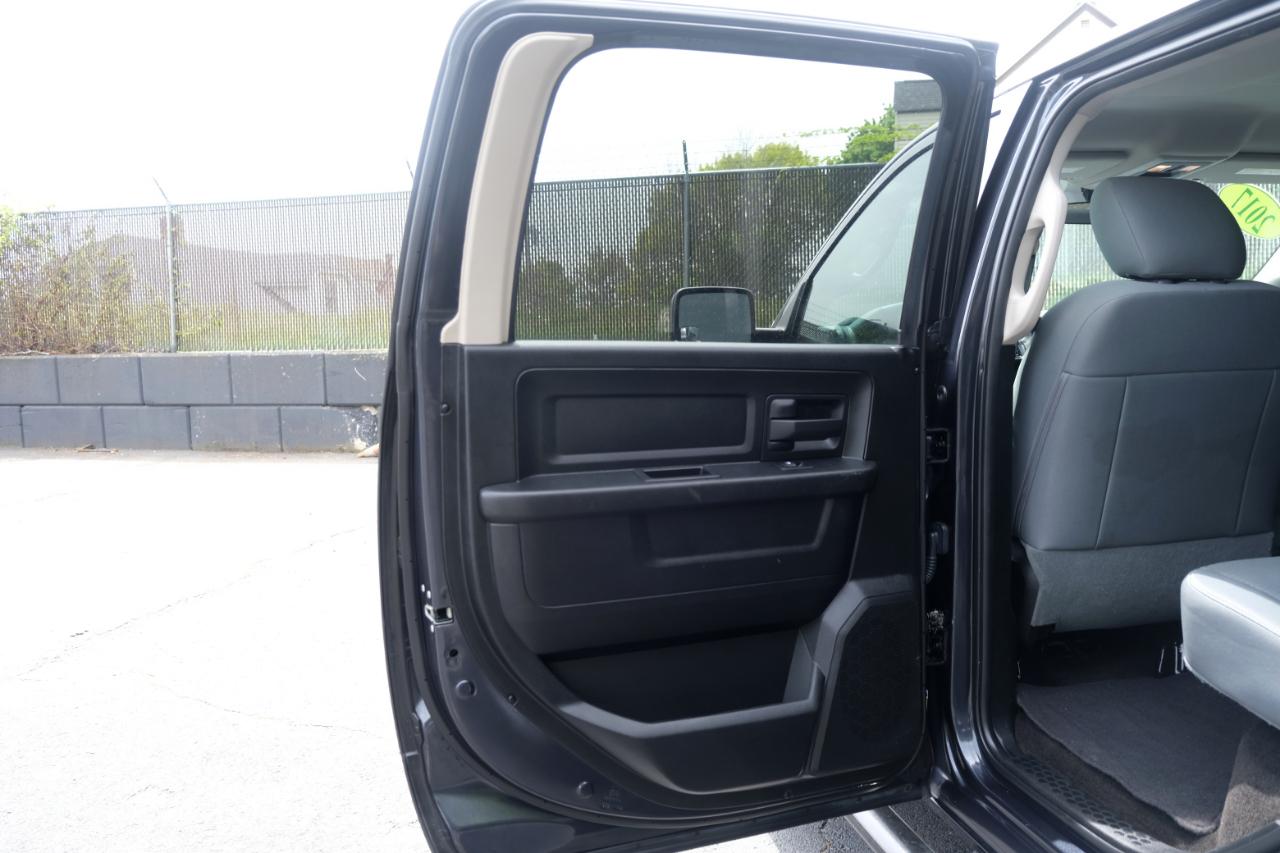 RAM 1500 Express 4x4 Crew Cab 5'7" Box 2017