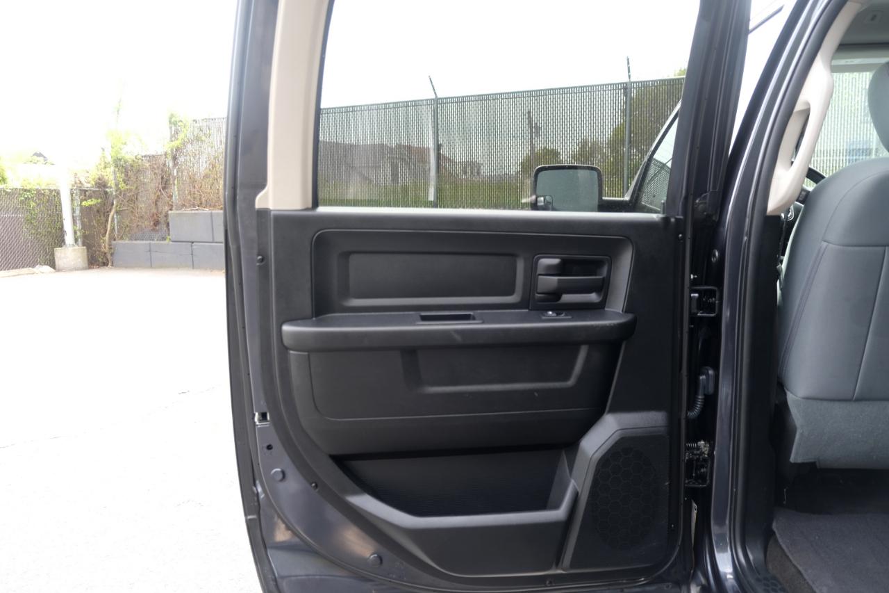 RAM 1500 Express 4x4 Crew Cab 5'7" Box 2017