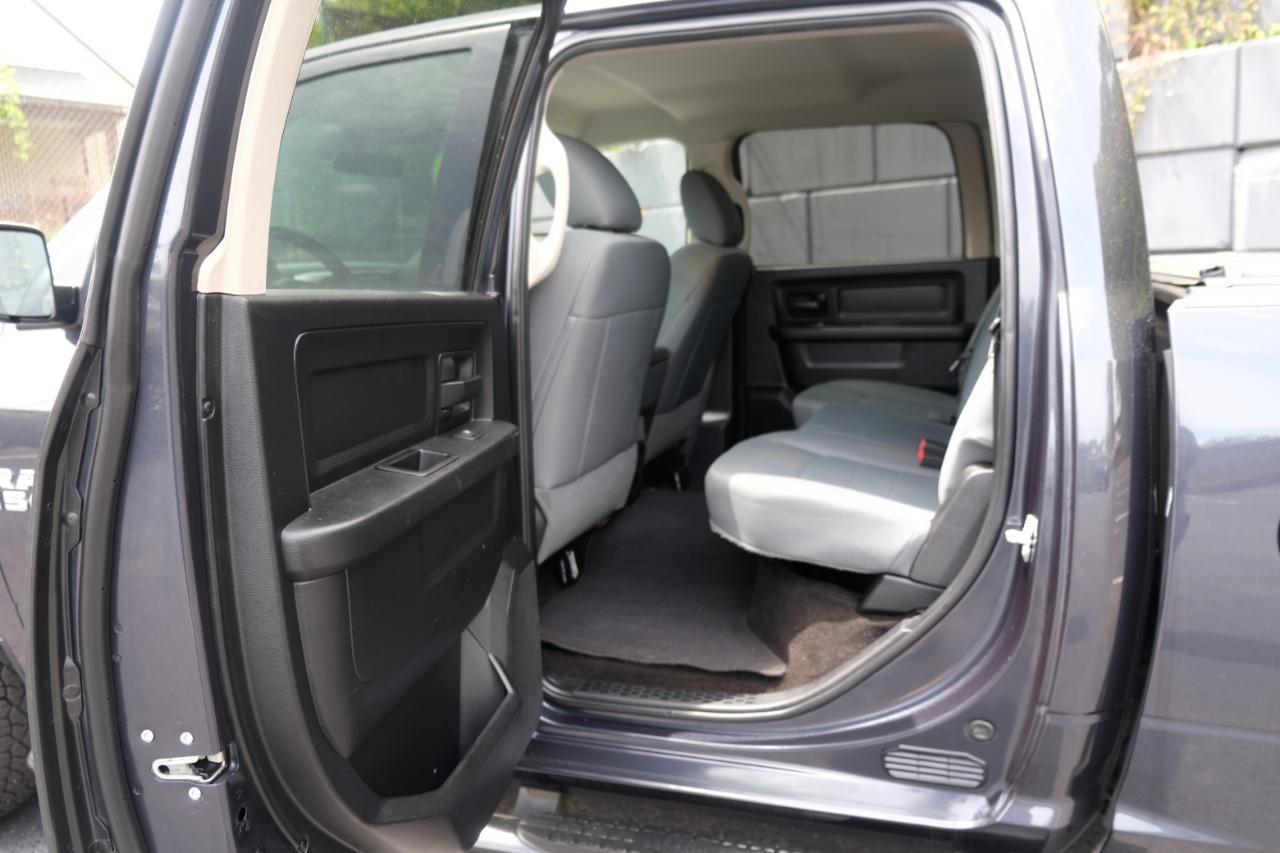 RAM 1500 Express 4x4 Crew Cab 5'7" Box 2017
