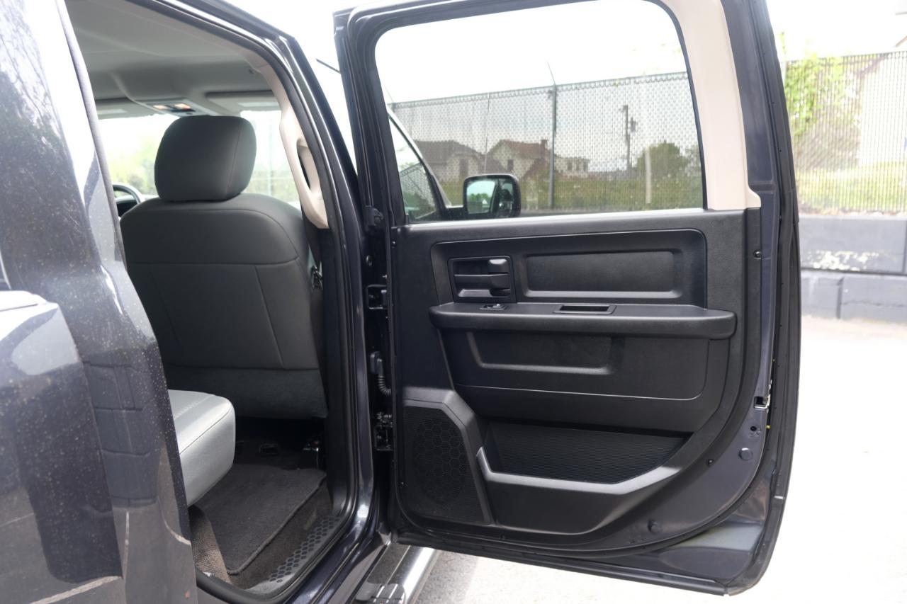 RAM 1500 Express 4x4 Crew Cab 5'7" Box 2017
