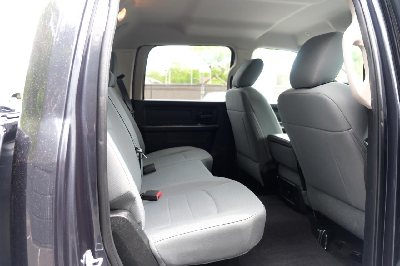 RAM 1500 Express 4x4 Crew Cab 5'7" Box 2017