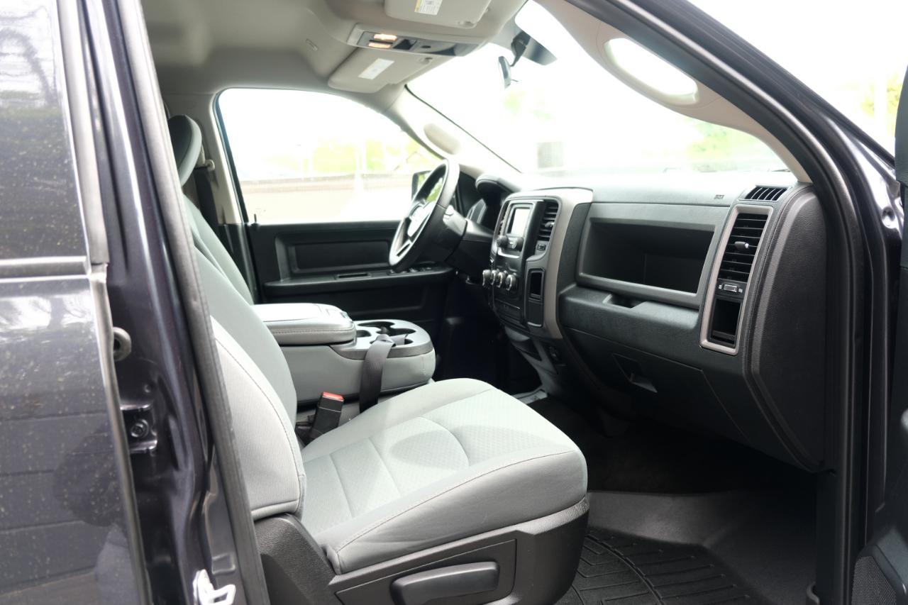 RAM 1500 Express 4x4 Crew Cab 5'7" Box 2017