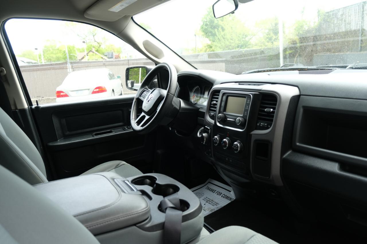 RAM 1500 Express 4x4 Crew Cab 5'7" Box 2017