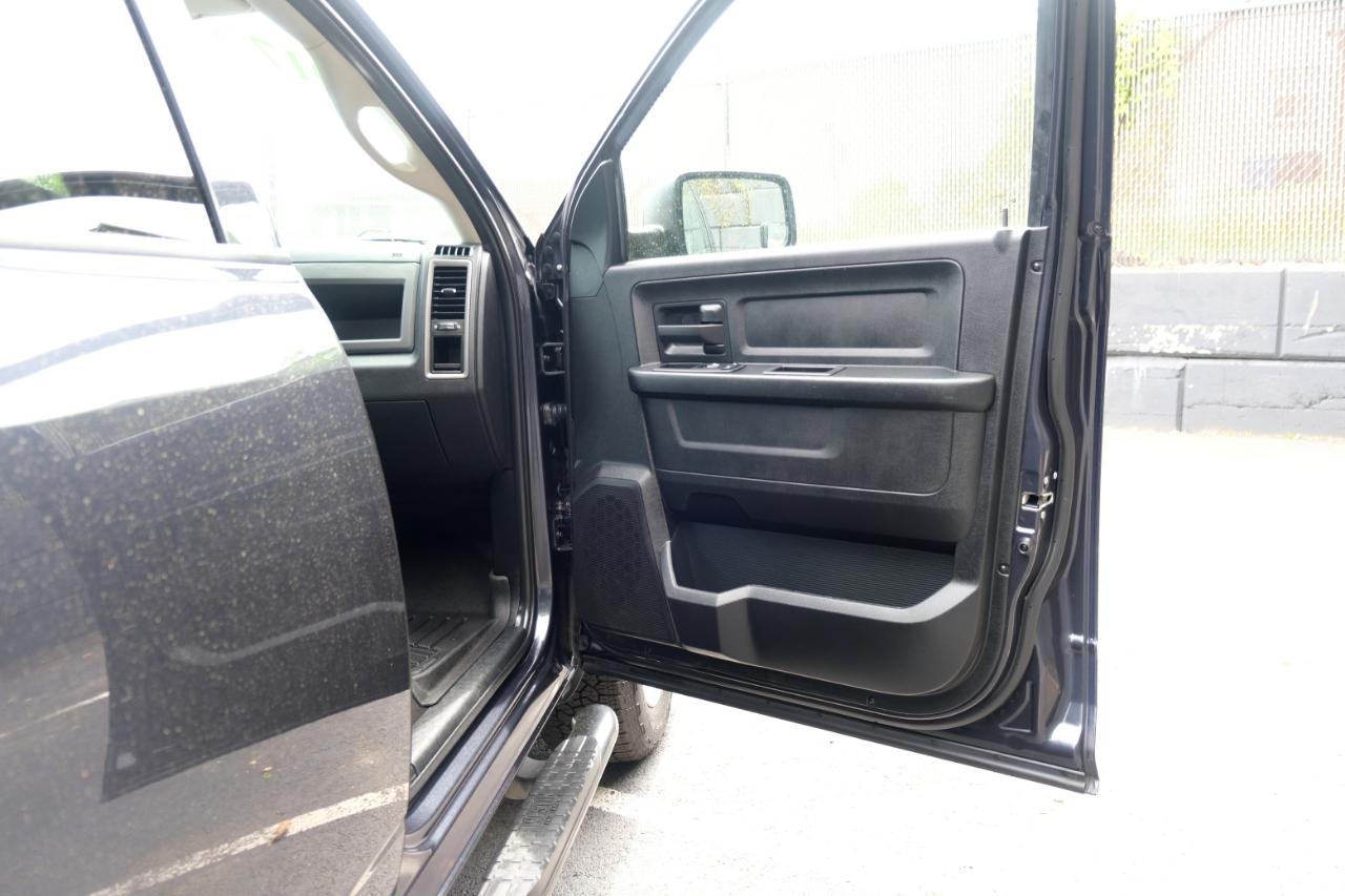 RAM 1500 Express 4x4 Crew Cab 5'7" Box 2017