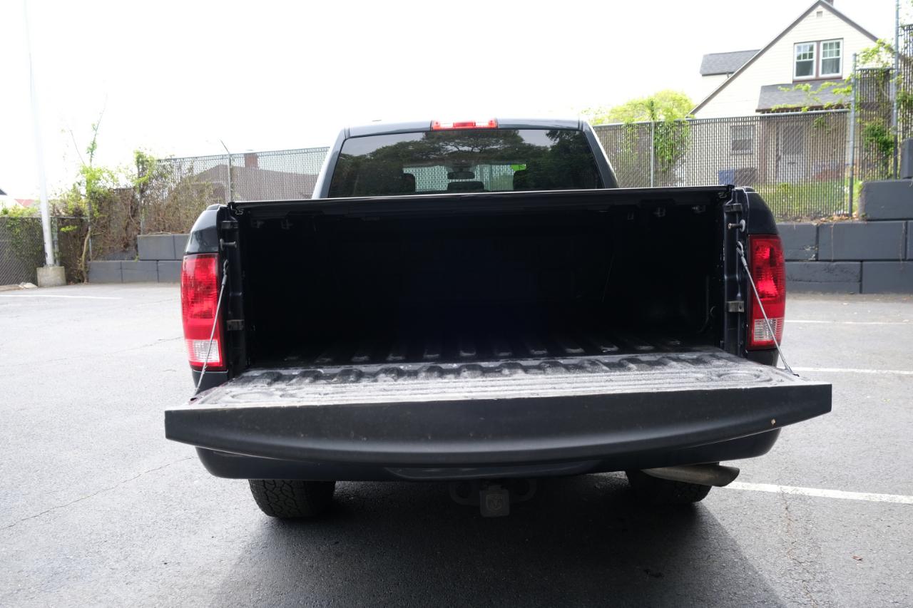 RAM 1500 Express 4x4 Crew Cab 5'7" Box 2017